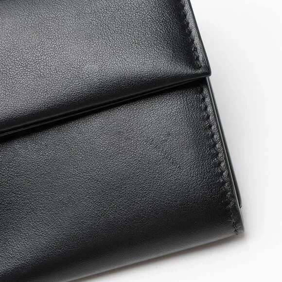 Salvatore Ferragamo Calfskin Hug Wallet on Chain - Picture 10 of 14